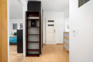 Spacious Apartment for 6 Persons Balcony and Workspace by Noclegi Renters - 2