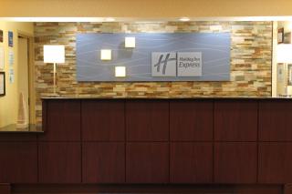 Holiday Inn Express Hotel & Suites Chicago-Algonquin by IHG - 5