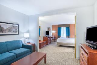 Holiday Inn Express Hotel & Suites Brattleboro by IHG - Brattleboro - 2