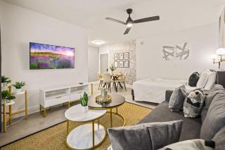 Miami Beach Studio Modern Oasis - 6