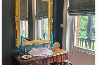 Chobham 4-Bed House Sleeps 9 w Parking & Garden - 9