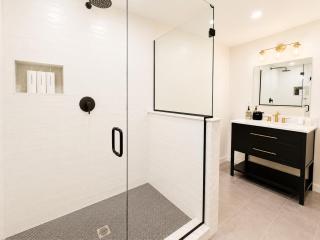 CubsCorner - Pool, Sauna, Gym, Close to Mountain! - 5