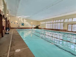 CubsCorner - Pool, Sauna, Gym, Close to Mountain! - 2