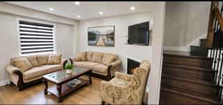 Cozy 3BR Brampton Home Near Toronto and Mount Pleasant GO - 2