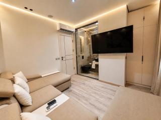 Big Family stays, Private Jacuzzi, Sleeps 10, Pool - 8