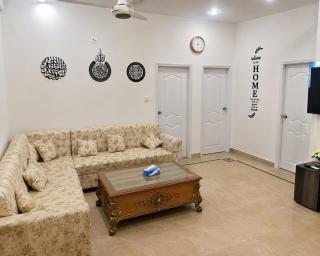 Comfortable house Gulshan e Iqbal Karachi - 0