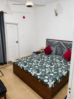 Comfortable house Gulshan e Iqbal Karachi - 1