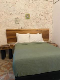 Increíble casa de piedra en el centro de Mérida - 9