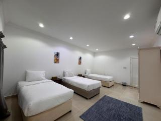 Al Saad Farm Private Resort 5 Bedrooms with Two Indoor Pools and Kids area By Betu - 5