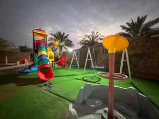 Al Saad Farm Private Resort 5 Bedrooms with Two Indoor Pools and Kids area By Betu - 1