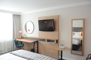 Holiday Inn London - Gatwick Airport by IHG - 9