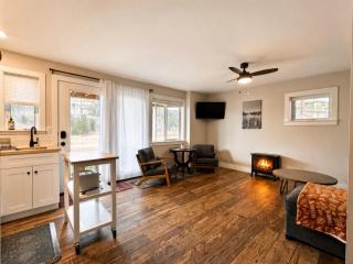 Charming 1 bedbath Suite in waterfront Cottage - 6