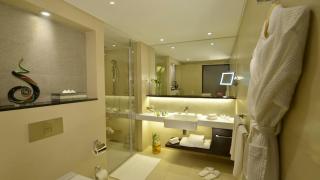 Crowne Plaza Bahrain by IHG - 4