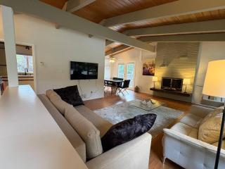 Edgemont Retreat - Spacious, Family-Friendly House - 3