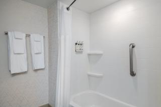 Holiday Inn Express Hotel & Suites Bentonville by IHG - 8