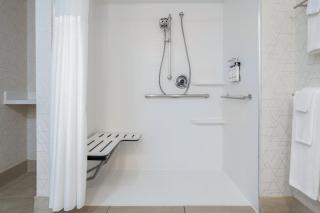 Holiday Inn Express Hotel & Suites Bentonville by IHG - 7