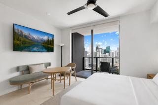 King Studio with Balcony a Pool and City Views in Miami 2806 - 0
