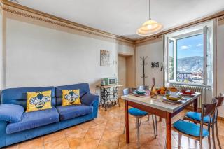 Bee Apartment: Luino Lakeside with Outdoor Dining - Happy Rentals - 0