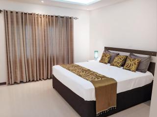 Tastefully-furnished luxurious apartments - 9