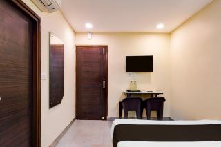 Hotel O Premium 12th Night - 4