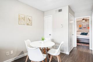 Charming King Bed 1BR 5 Min to DT w pool - 5