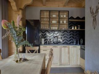 Comfortable holiday villa with mountain views - 1