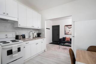 Stylish Roncesvalles Flat - Apartment - 7