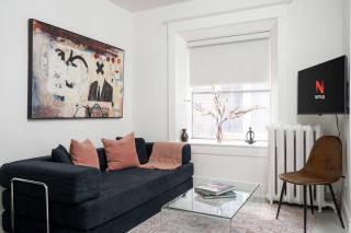 Stylish Roncesvalles Flat - Apartment - 4