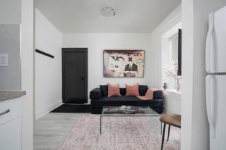 Stylish Roncesvalles Flat - Apartment - 5