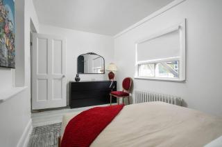 Stylish Roncesvalles Flat - Apartment - 1