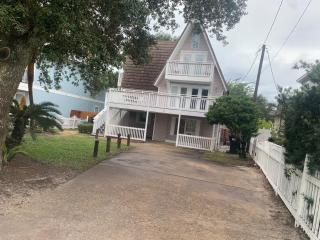 Coastal Villa with Private Heated Pool only a 2 Minute Walk to Top-rated Beaches - 8