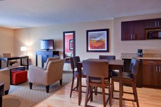 Holiday Inn Express Hotel & Suites Chatham South by IHG - 1