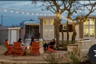 Village Farm Bungalow with Pool and Hot Tub - Austin - 5