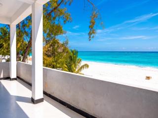 Oceanfront 2BR Ensuite Apartment with Balcony - 0