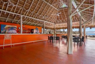 Ocean-view 1BR condo in La Cruz with pool, gym, AC, and full kitchen. - 3