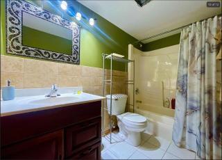 Modern 1-Bedroom Condo with Private Parking - 3