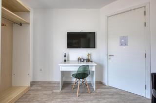 Valley View - Private Room with Balcony By SF Homes R4 - 4
