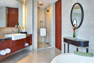 Crowne Plaza Zhenjiang by IHG - 8