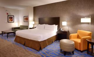 Holiday Inn Express & Suites Overland Park by IHG - 1