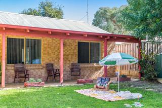 Waves And Moore - Beautifully presented home - 7