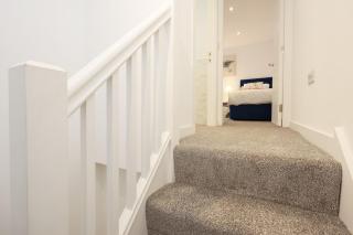 Cardiff Central Luxury Apartment with Balcony with Hot Tub and Free Parking - 6