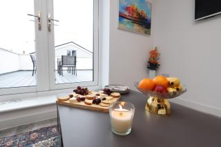 Cardiff Central Luxury Apartment with Balcony with Hot Tub and Free Parking - 4