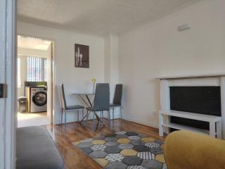 2 Bedroom Stay Perfect for Work, Study & Travel - 8