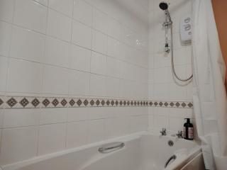 2 Bedroom Stay Perfect for Work, Study & Travel - 3