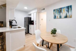 Ideal 2BR king suite close to UT Moody Center - 6