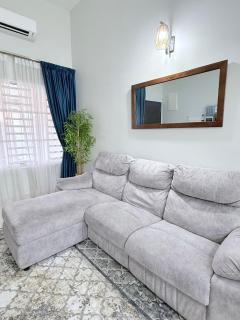 Huwayna Private Pool Homestay M U S L I M sahaja - 2