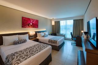 Crowne Plaza Airport by IHG - 9