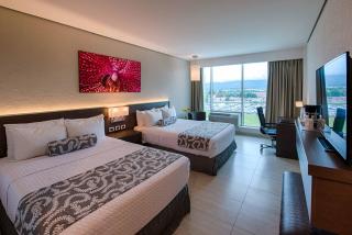 Crowne Plaza Airport by IHG - 2
