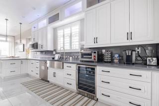 4BR Downtown Home Perfect Location with EV Garage - 3