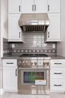 4BR Downtown Home Perfect Location with EV Garage - 1